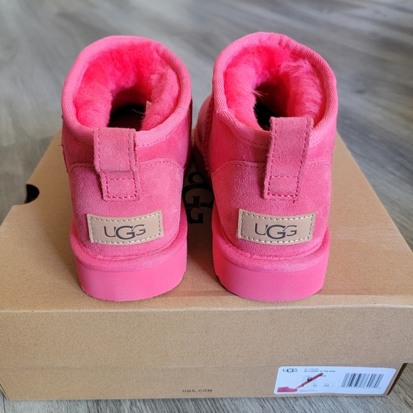 UGG Classic Ultra Mini Boot - Picture 4 of 9